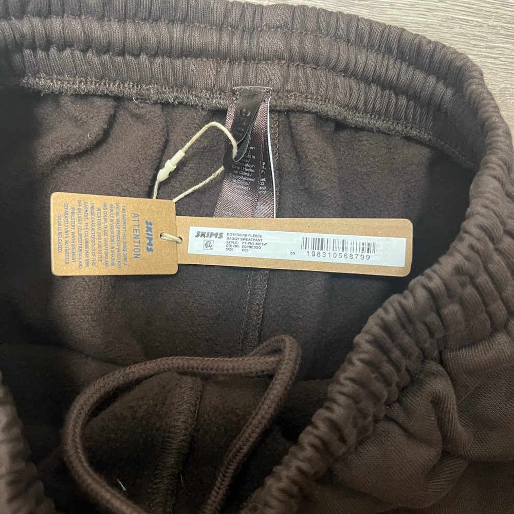 Skims Boyfriend Fleece Oversized Straight Leg Pant in Espresso - Picture 6 of 8